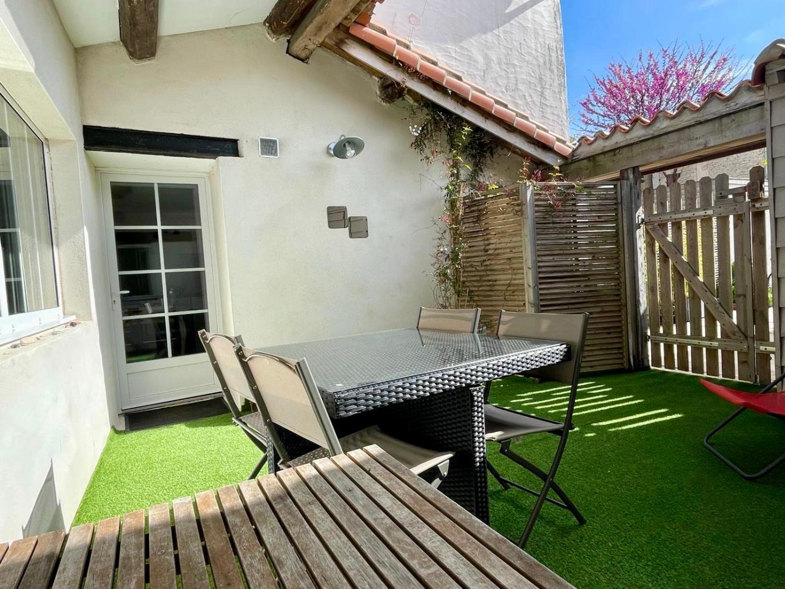Beau T3 *** Pour 2 A 4 Pers Avec Patio Privatif