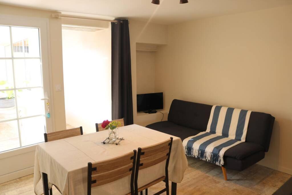 Beau T3 *** Pour 2 A 4 Pers Avec Patio Privatif